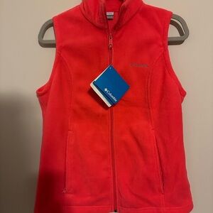 Columbia Salmon colored Fleece Vest new with tags size small